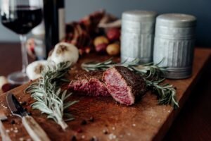 10286-BeefTenderloinFiletMignon6ozCOOKd900x600SHOP.jpg