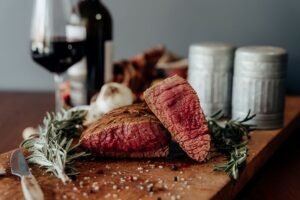 10290-BeefTopRoundSteakCOOKd900x600SHOP.jpg