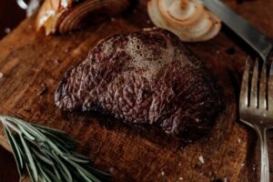 19008-BeefTopSirloinButtSteakCOOKd900x600SHOP.jpg