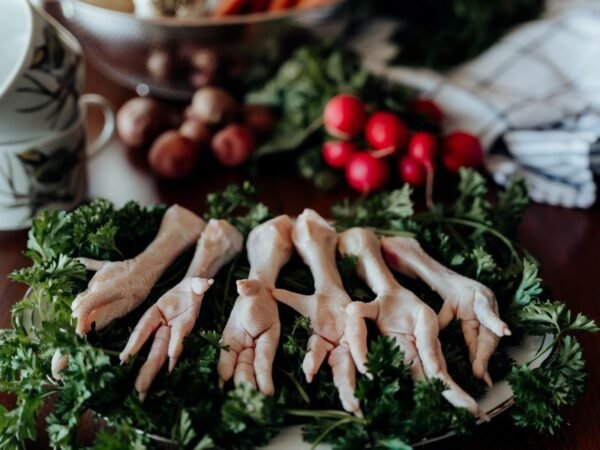 South Carolina Soy-Free Pasture-Raised 4 Whole Chickens & 16 Feet Bundle -ships separately (18lbs)